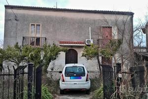 Casa indipendente con giardino