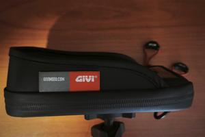 Givi S947B - Supporto impermeabile per smartphone