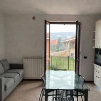 a Grole Luminoso trilocale con terrazzo e piscina