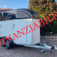 Trailer van per cavalli xantos con selleria
