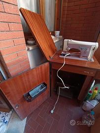 Macchina da cucire Necchi con mobile originale