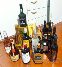 16 bottiglie liquori e vini 