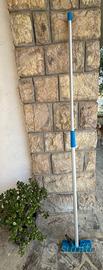 Spazzola per piscina con asta