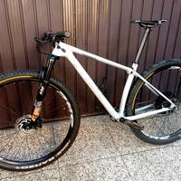 29 TREK tg 18.5  procaliber 9.8 carbon  boost  x a