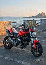 Ducati Monster 696