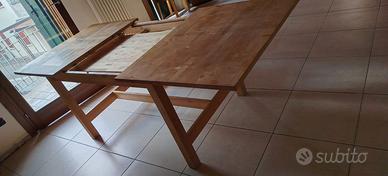 Tavolo allungabile in legno lamellare con sedie