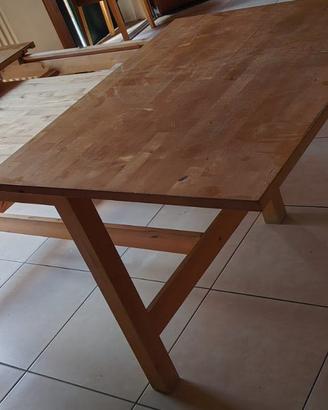 Tavolo allungabile in legno lamellare con sedie