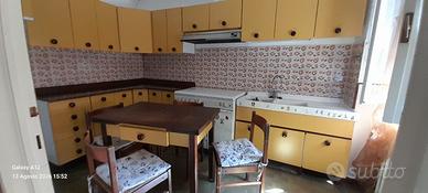 Arredamento cucina giallo senape