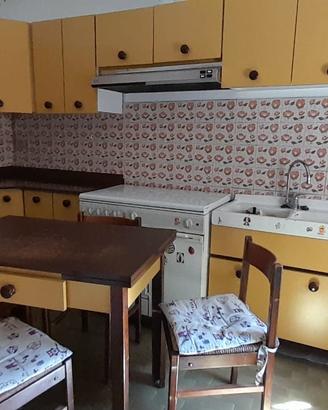 Arredamento cucina giallo senape