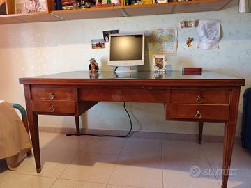 Elegante scrivania Luigi  XVI con  piano in vetro