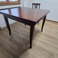 Tavolo quadrato in noce (allungabile)