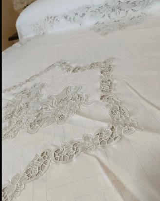 copriletto vintage in fiandra damascato con pizzo