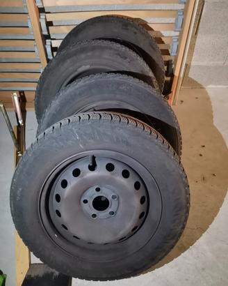 Cerchi e pneumatici invernali 195/65/15 5 fori