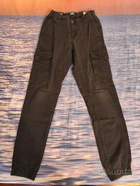 Pantalone modello cargo da ragazzo