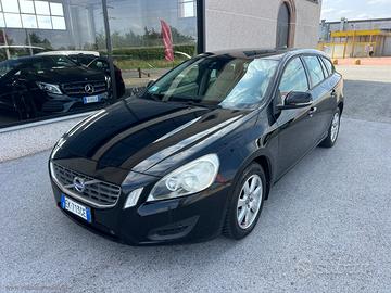 VOLVO V60 D2 1.6 Momentum SOLO KM.123000