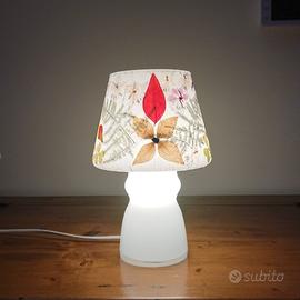 Lampada da tavolo, con fiori veri, fatta a mano