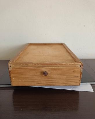 Cassettiera porta  Carte in legno 