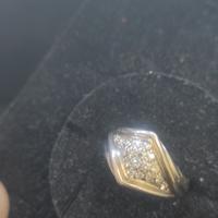 anello in oro 750 e diamanti 