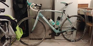 Bici Bianchi Infinito in carbonio corsa