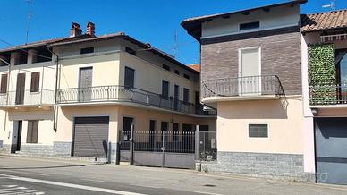 Casa indipendente di 351 m² con 5 locali e box aut