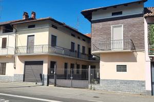 Casa indipendente di 351 m² con 5 locali e box aut
