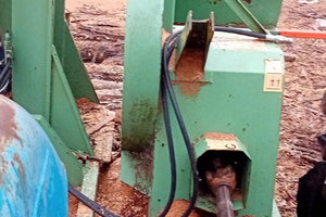 Taglia legna e carica