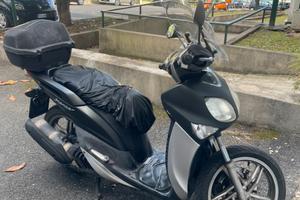 Scooter Yamaha xenter 125 usato