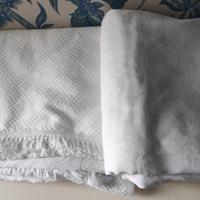 2  COPERTE BIANCHE MATRIMONIALI 