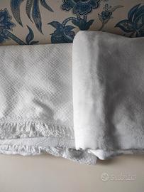 2  COPERTE BIANCHE MATRIMONIALI 