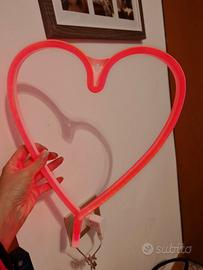 Lampada a forma di cuore.
Lampada Neon Led Nuova. 