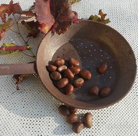 Padella di ferro vintage per caldarroste 