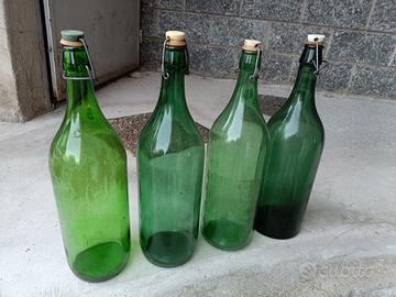 Bottiglioni da vino, tappatrice, cesti