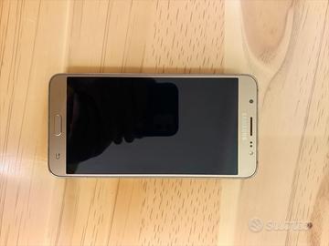 Samsung Galaxy J7 (2016) 16GB – Pari al Nuovo!