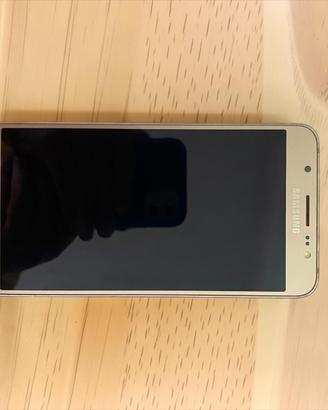 Samsung Galaxy J7 (2016) 16GB – Pari al Nuovo!