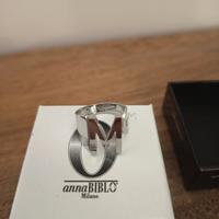 anello con lettera M