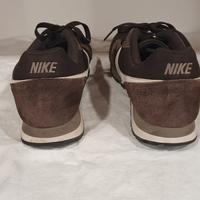 Nike Marroni