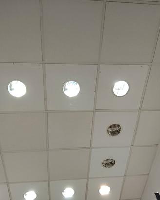 Luci e pannelli controsoffitto 