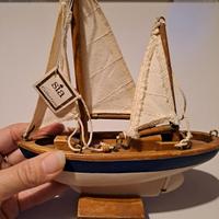 barca in legno decorativa