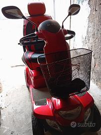 Scooter elettrico per disabili e anziani