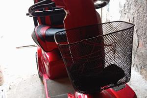 Scooter elettrico per disabili e anziani