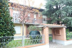 CASA SEMINDIPENDENTE A BAGNOLO IN PIANO