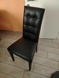 Sedie in pelle nera da salotto