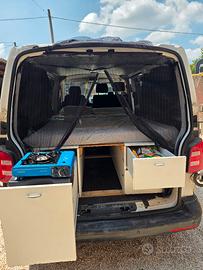 VW T6 Kombi con kit camperizzazione
