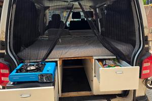 VW T6 Kombi con kit camperizzazione