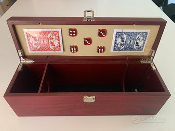 Scatola porta bottiglie con dadi e carte