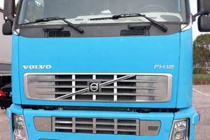 Volvo FH – Motrice 3 assi con cassone scarrabile