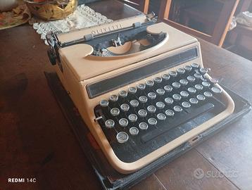 Macchina da scrivere Olivetti Studio 42 Avorio