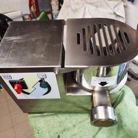 IMPASTATRICE con TRAFILA  PASTA.