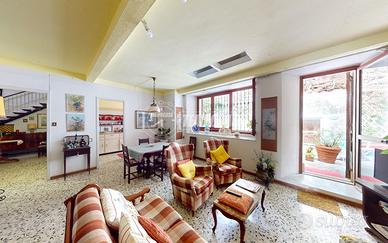 Superga: Immobile Immerso nel Verde con Giardino p