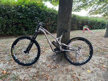 Commencal DH supreme V4 2022